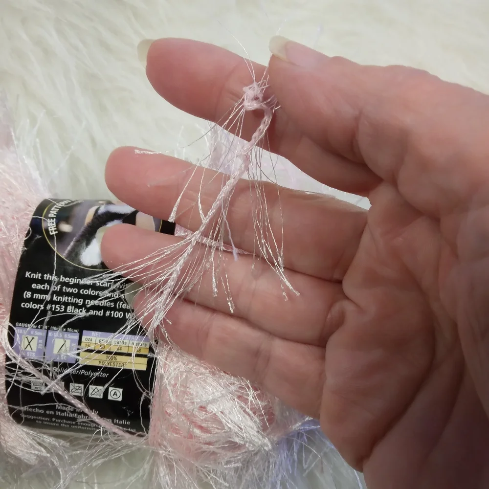 YARN Lion Brand Yarn Fun Fur Eyelash In Soft Pink